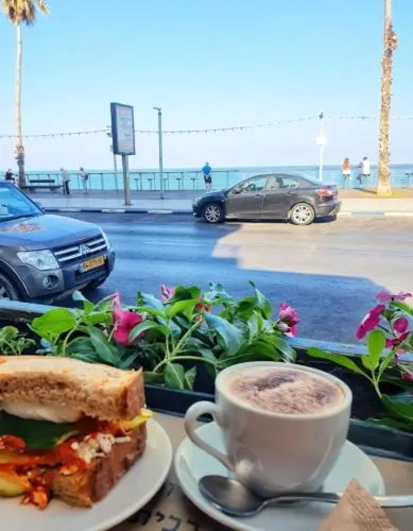 Colony Beach Bat Yam Apartments