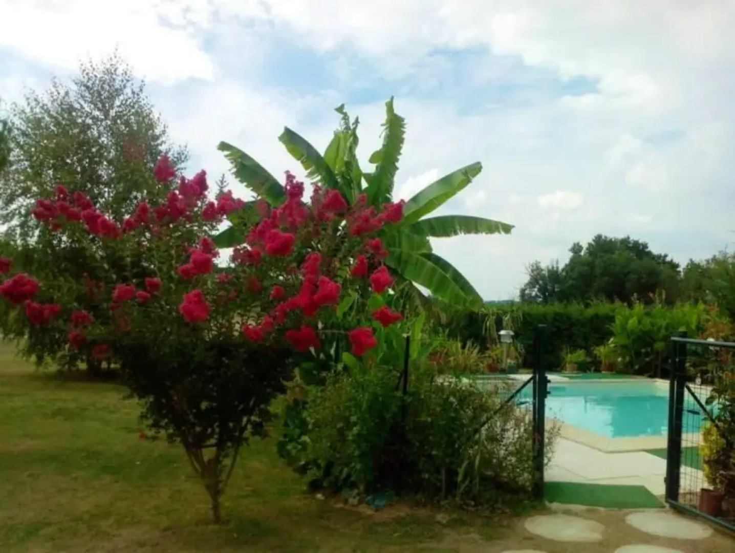 Villa With 3 Bedrooms In Lavergne, With Wonderful Lake View, Private Pool, Furnished Garden - 186 Km From The Beach