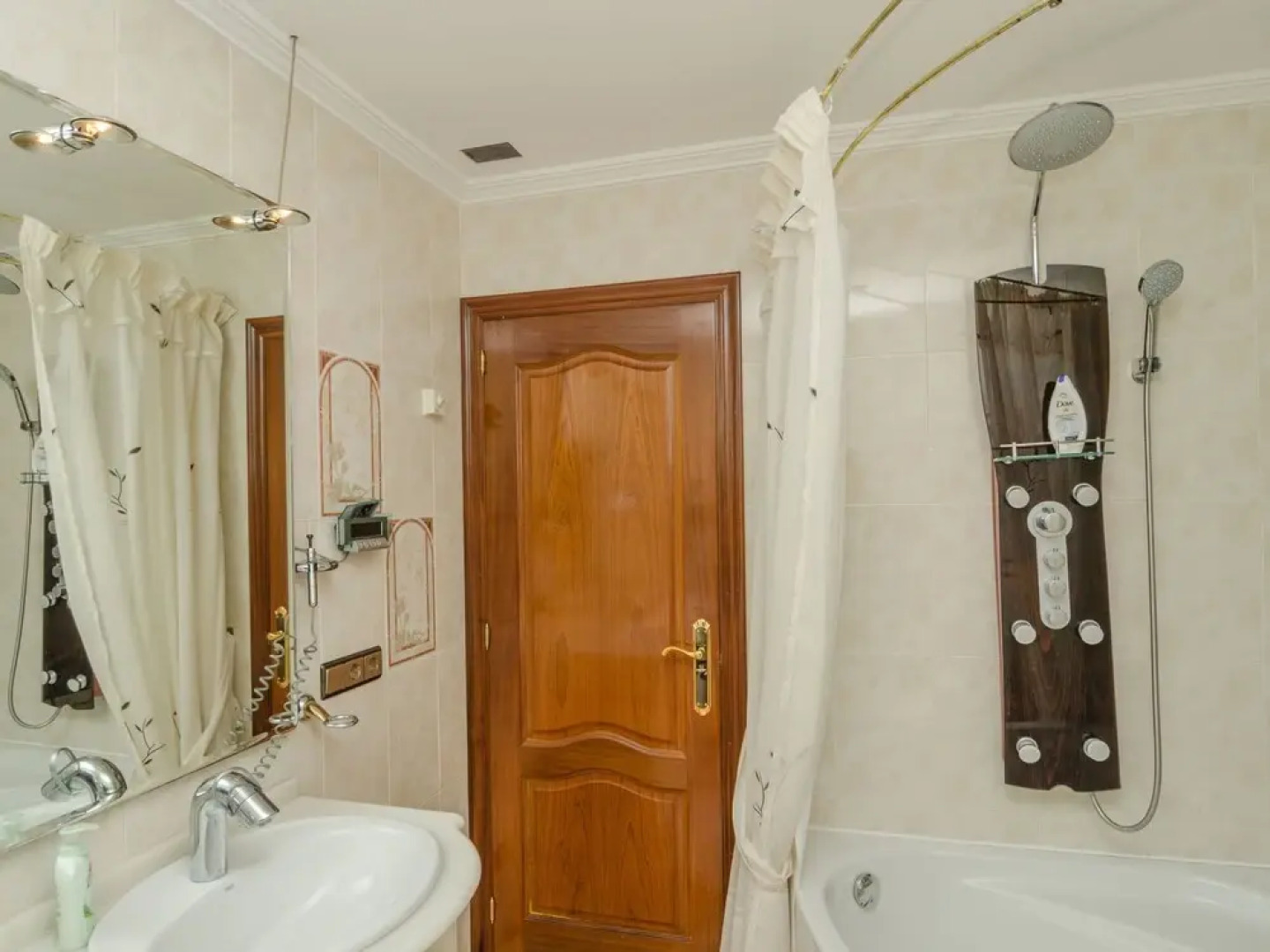 Detached Villa Private Pool, Large Terrace, Luxury Outside Kitchen Sleeping & Sitting Tower