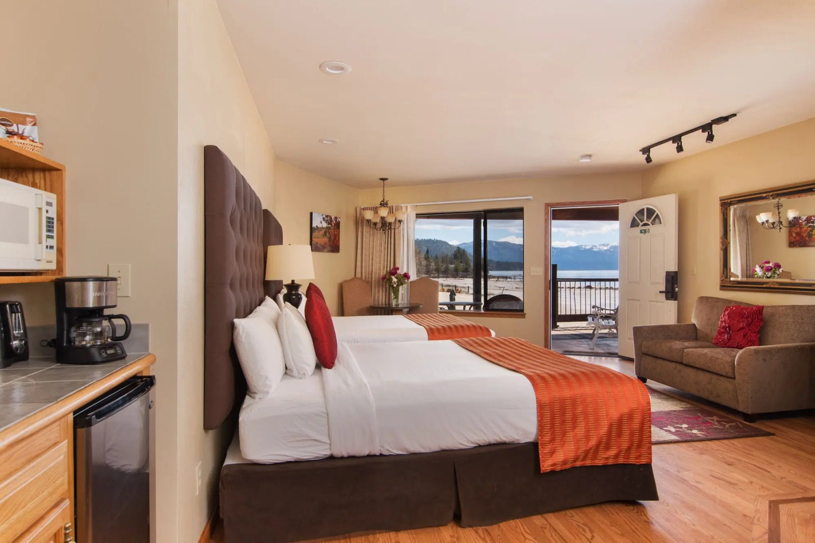 Mourelatos Lakeshore Resort