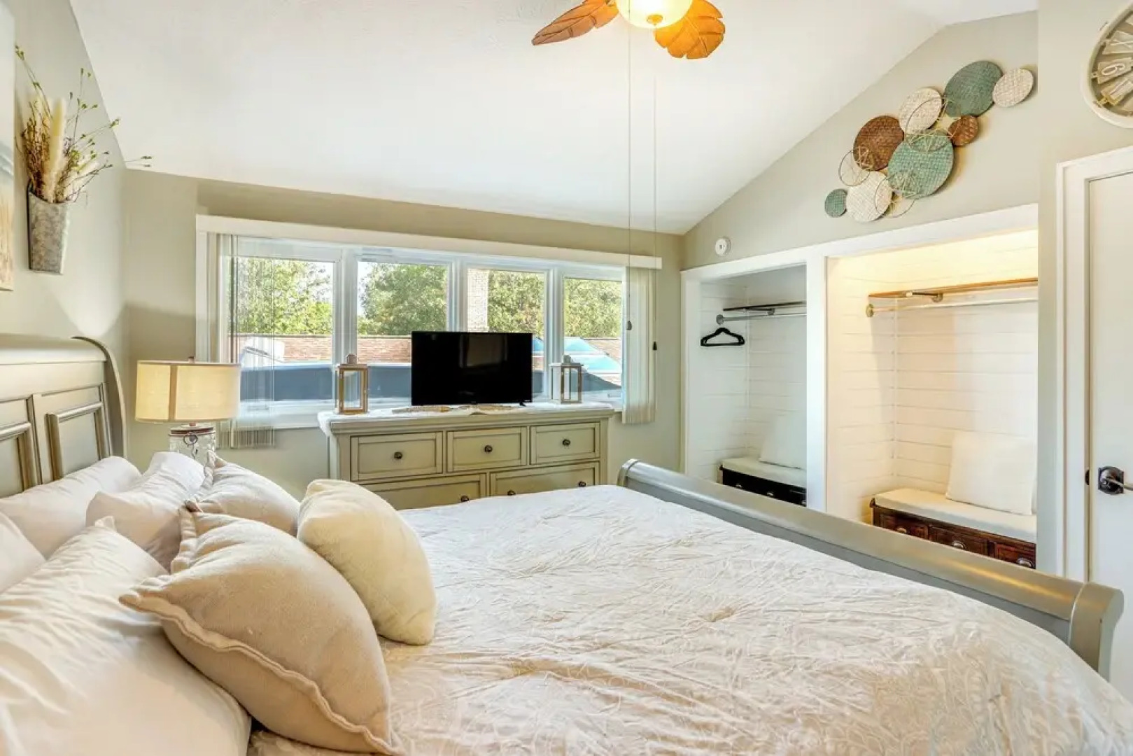 Vermilion River Home w/ Hot Tub & Private Dock!