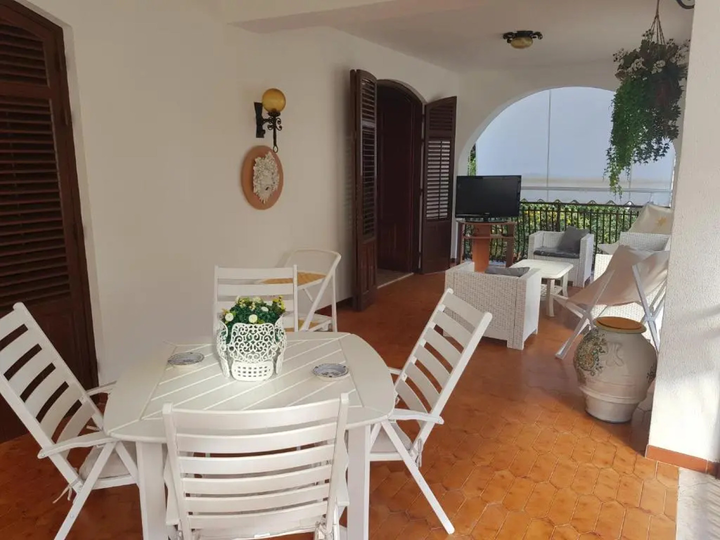 Villa del Golfo Urio with swimming pool shared by the two apartments