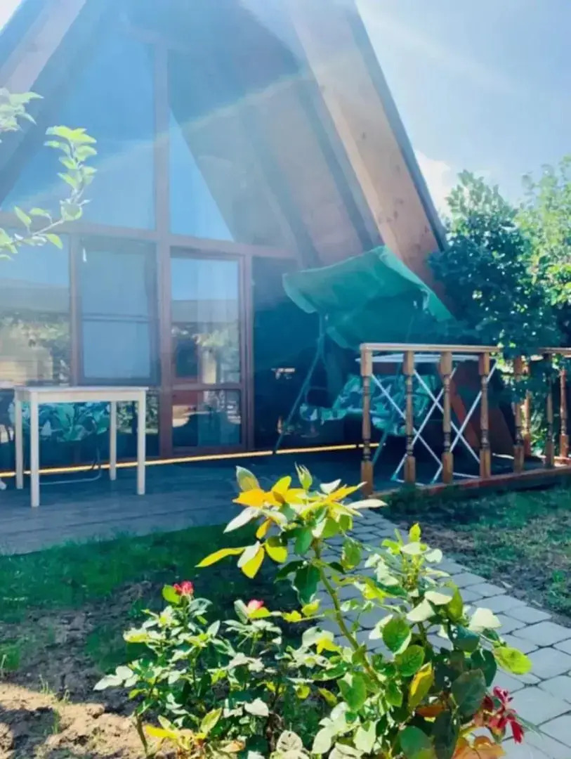 Ассоль на улице Лебедева