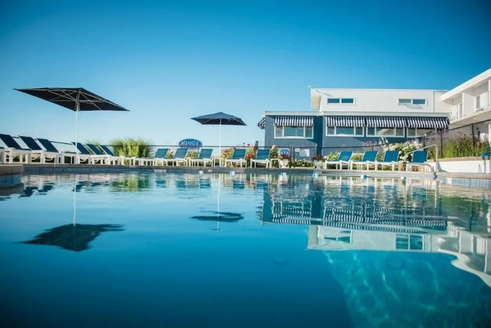 Atlantis Oceanfront Inn
