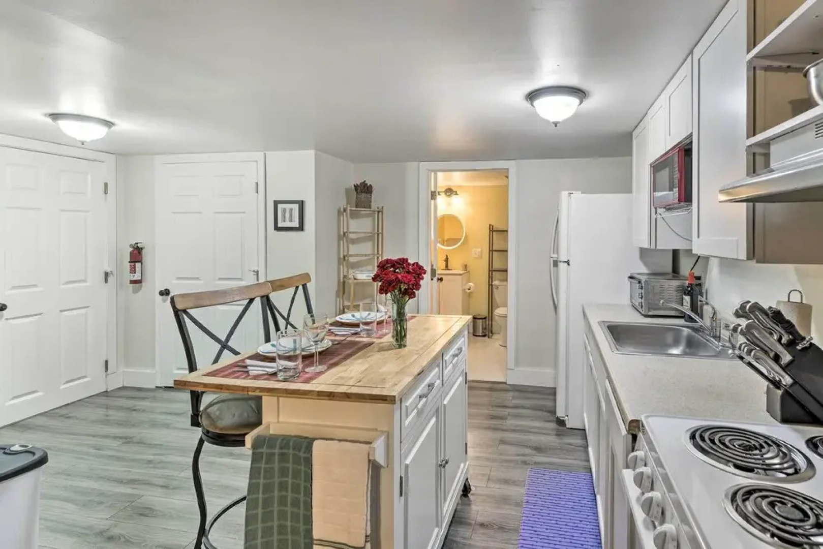 'cozy Studio Plus' in Winooski w/ Home Gym!