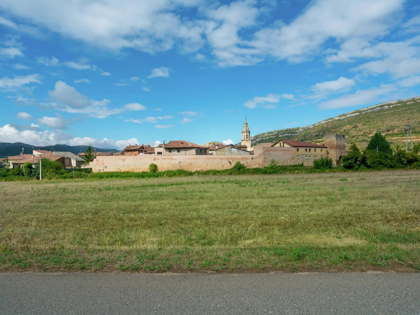 Inviting mansion in Salinillas de Buradón with pool