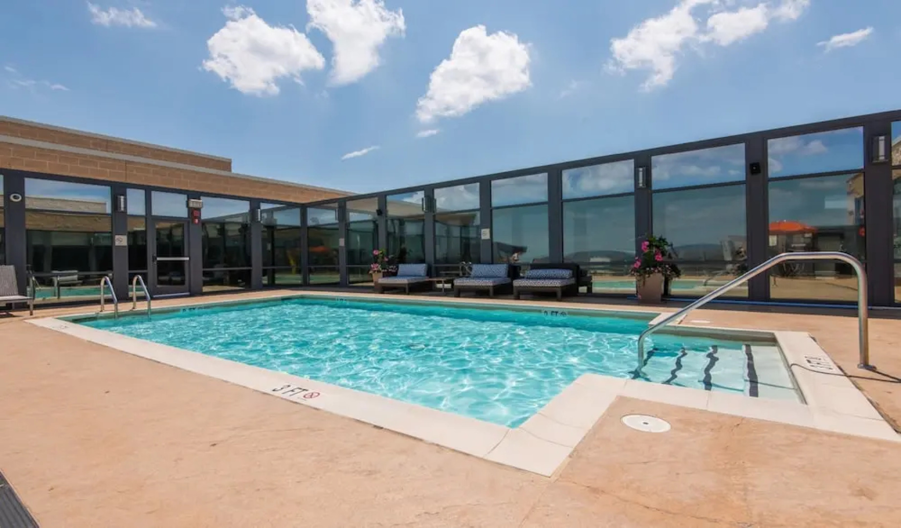 Global Luxury Suites at Fair St