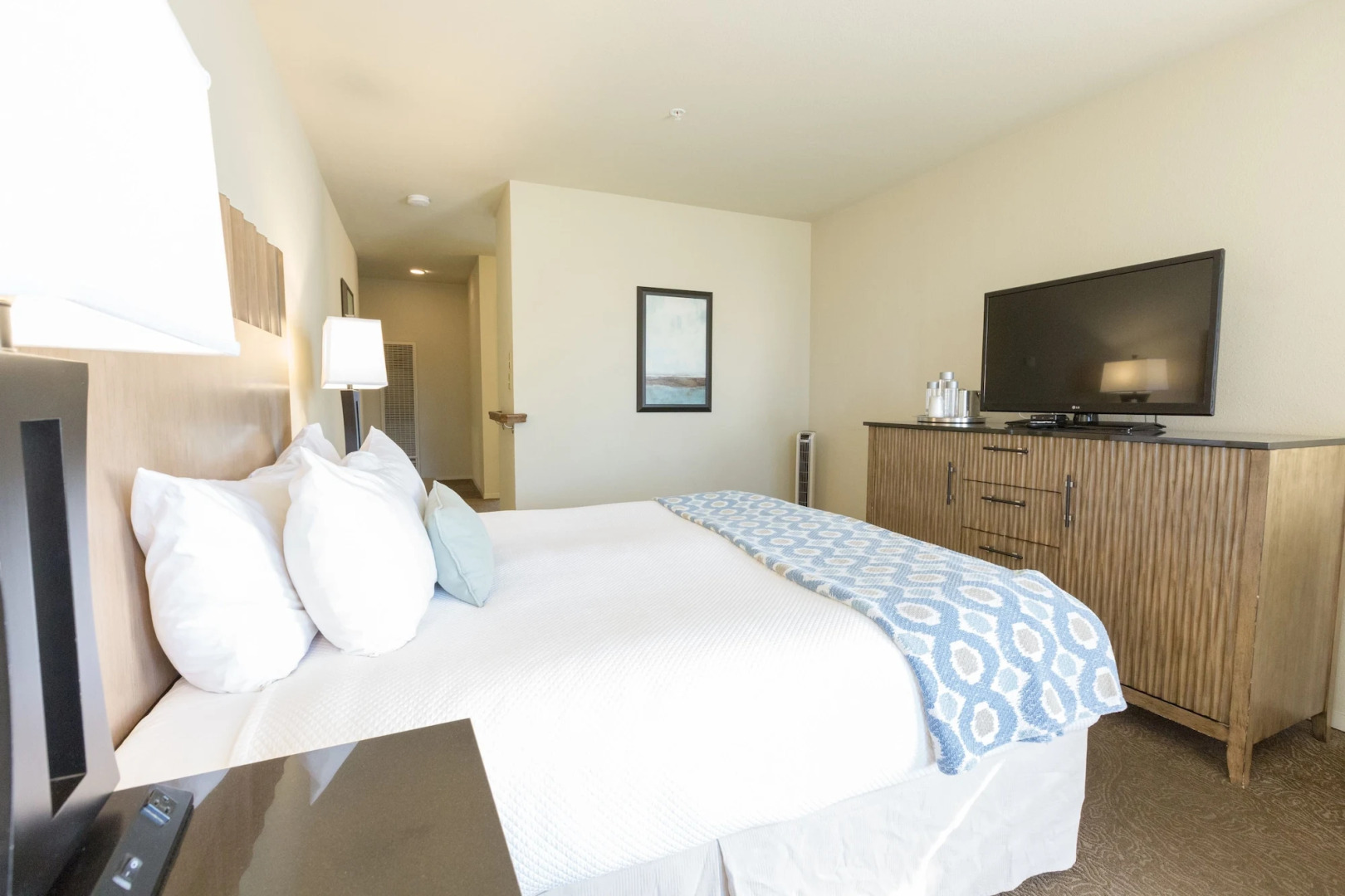 Cambria Landing Inn & Suites