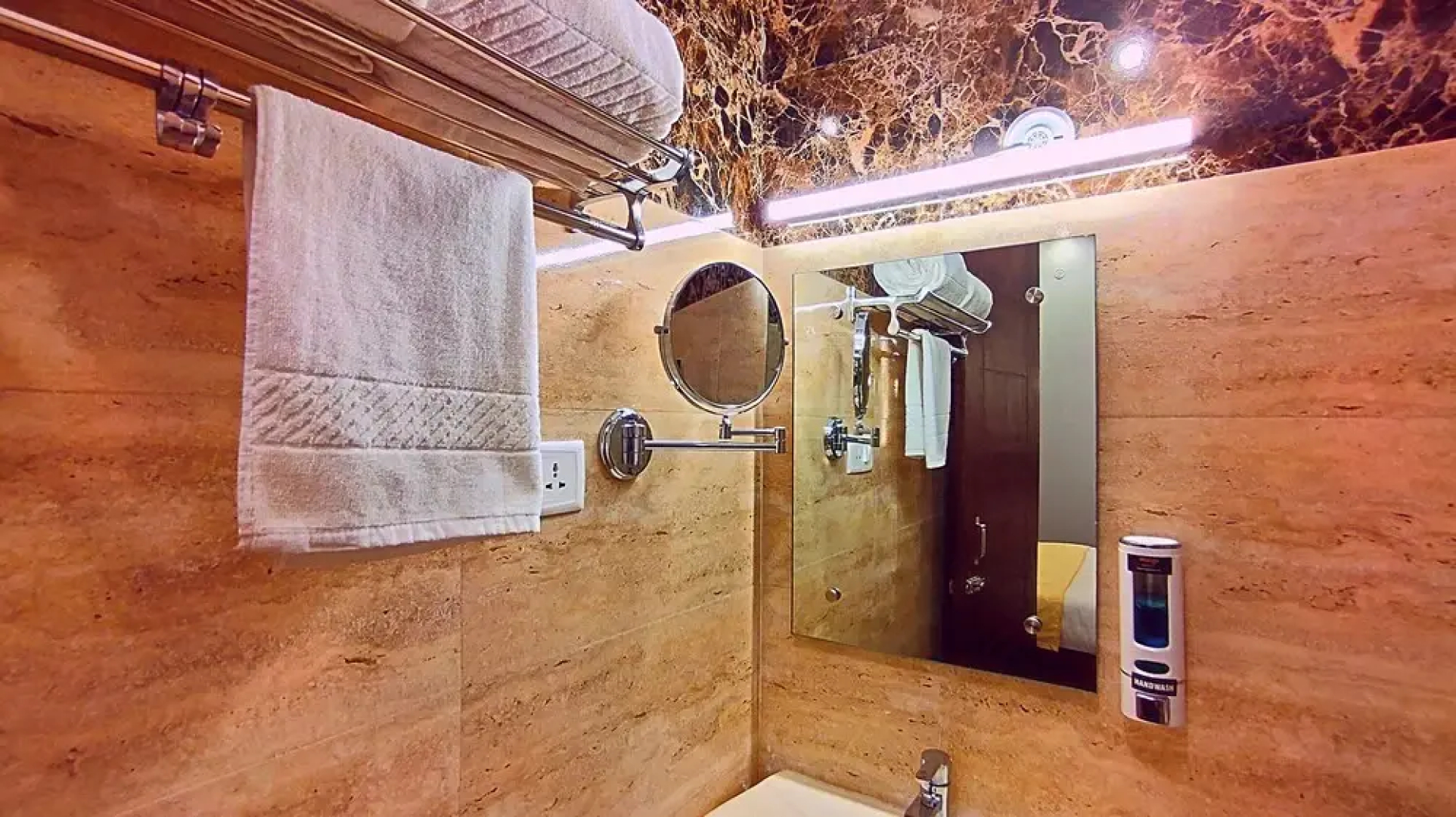 Asapian House - A Luxury Homestay at Moradabad