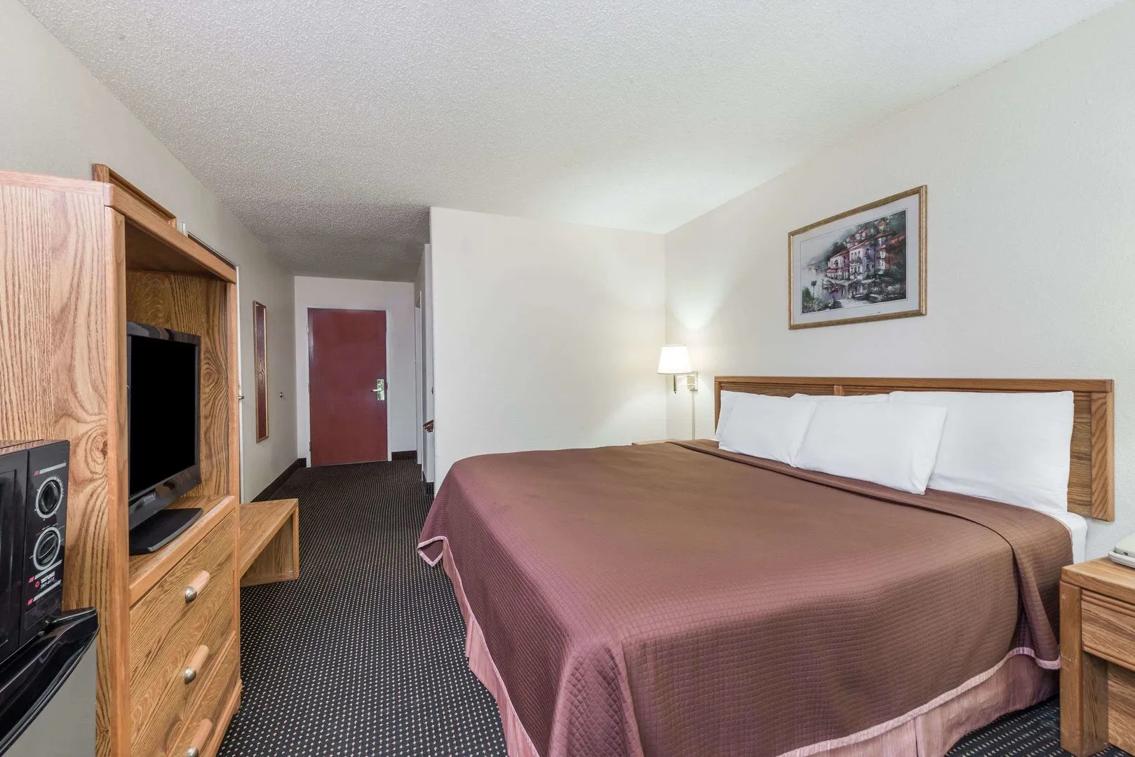 Baymont by Wyndham Iowa Lake Charles