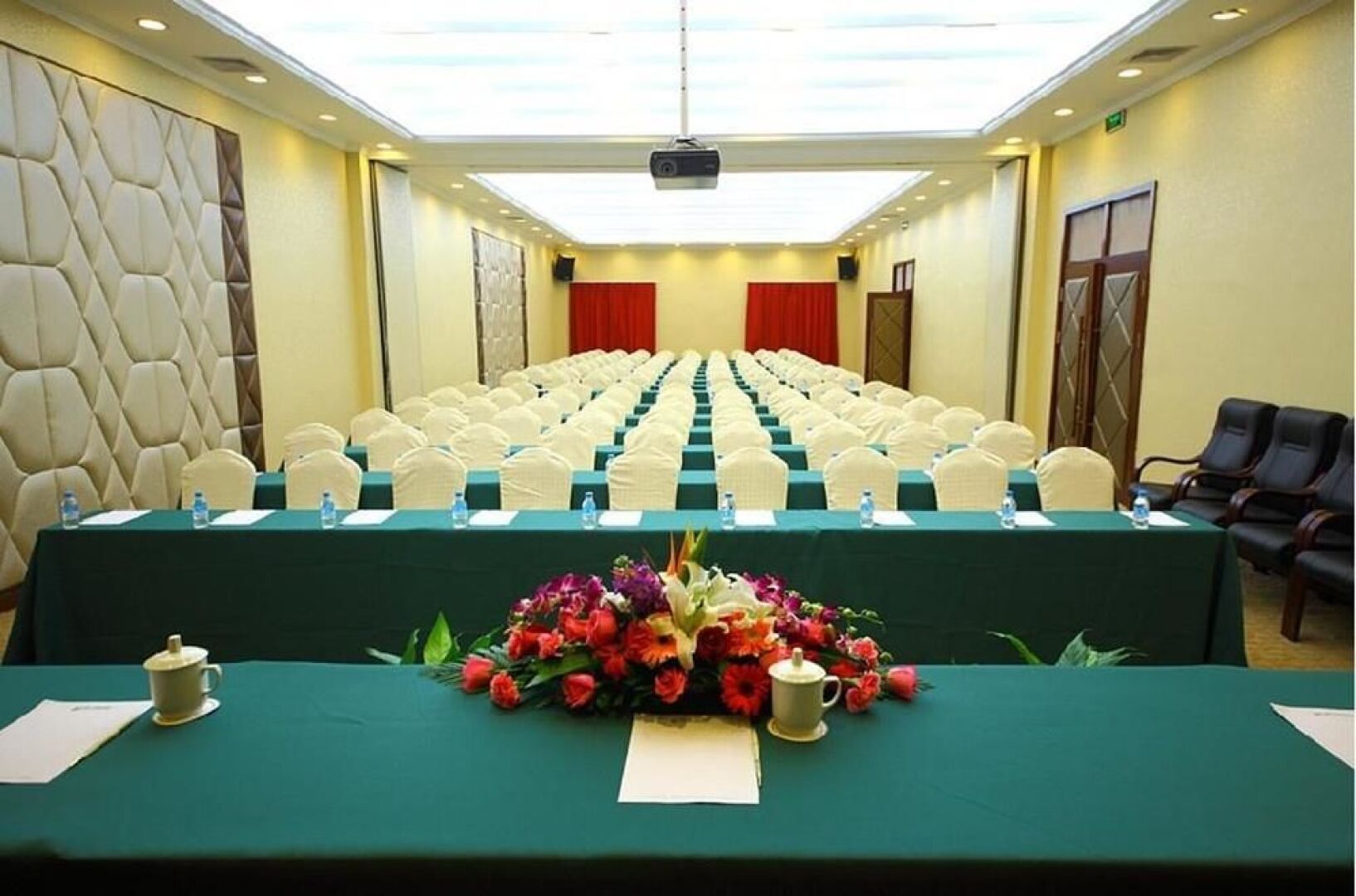 Vienna Hotel (Guiyang Fountain Subway Station Yangmingci Subway Station)