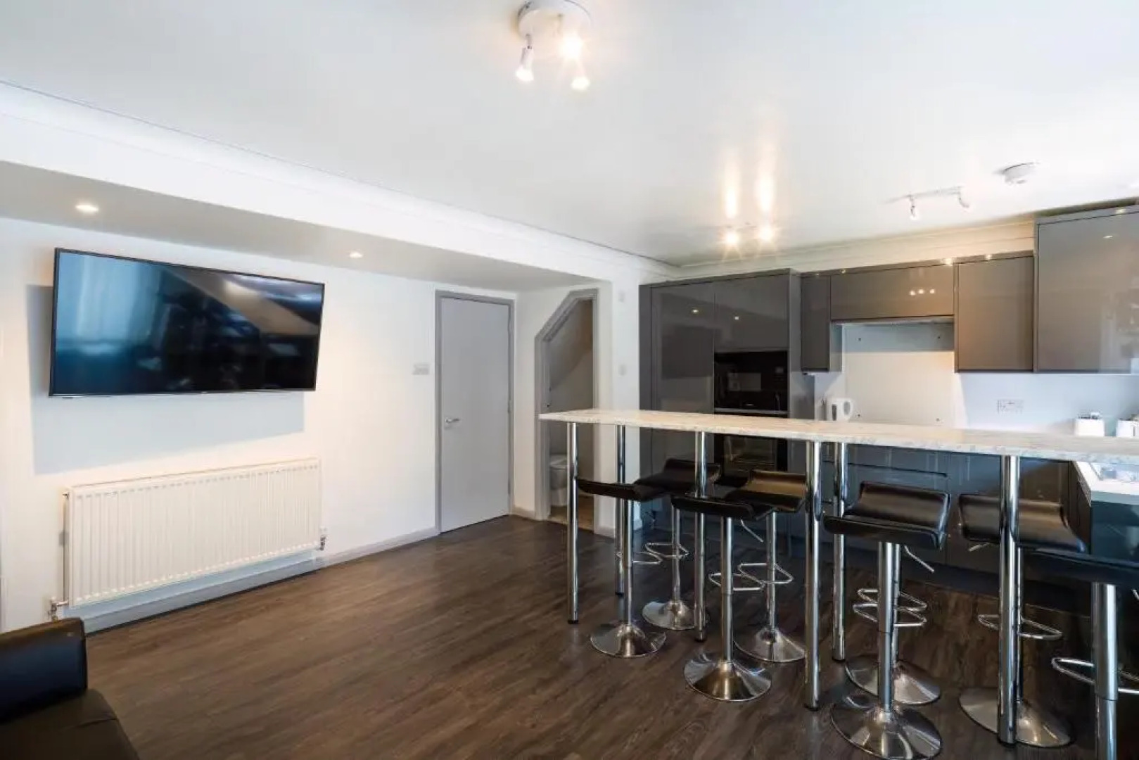 Family Holiday Home With Hot Tub Sleeps 8