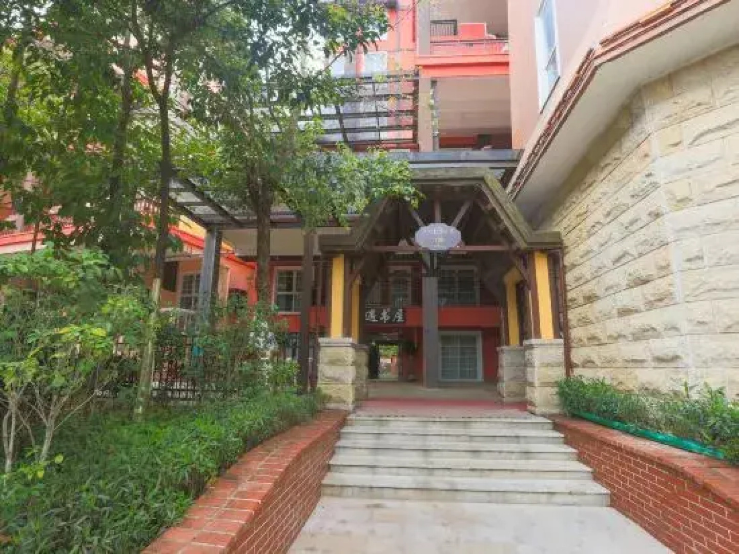 Bai Mu Hua Hai  Suite Hotel (Heyuan Bavaria Branch)