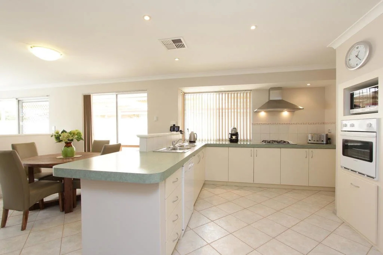 Adare House - Perth Holiday Homes