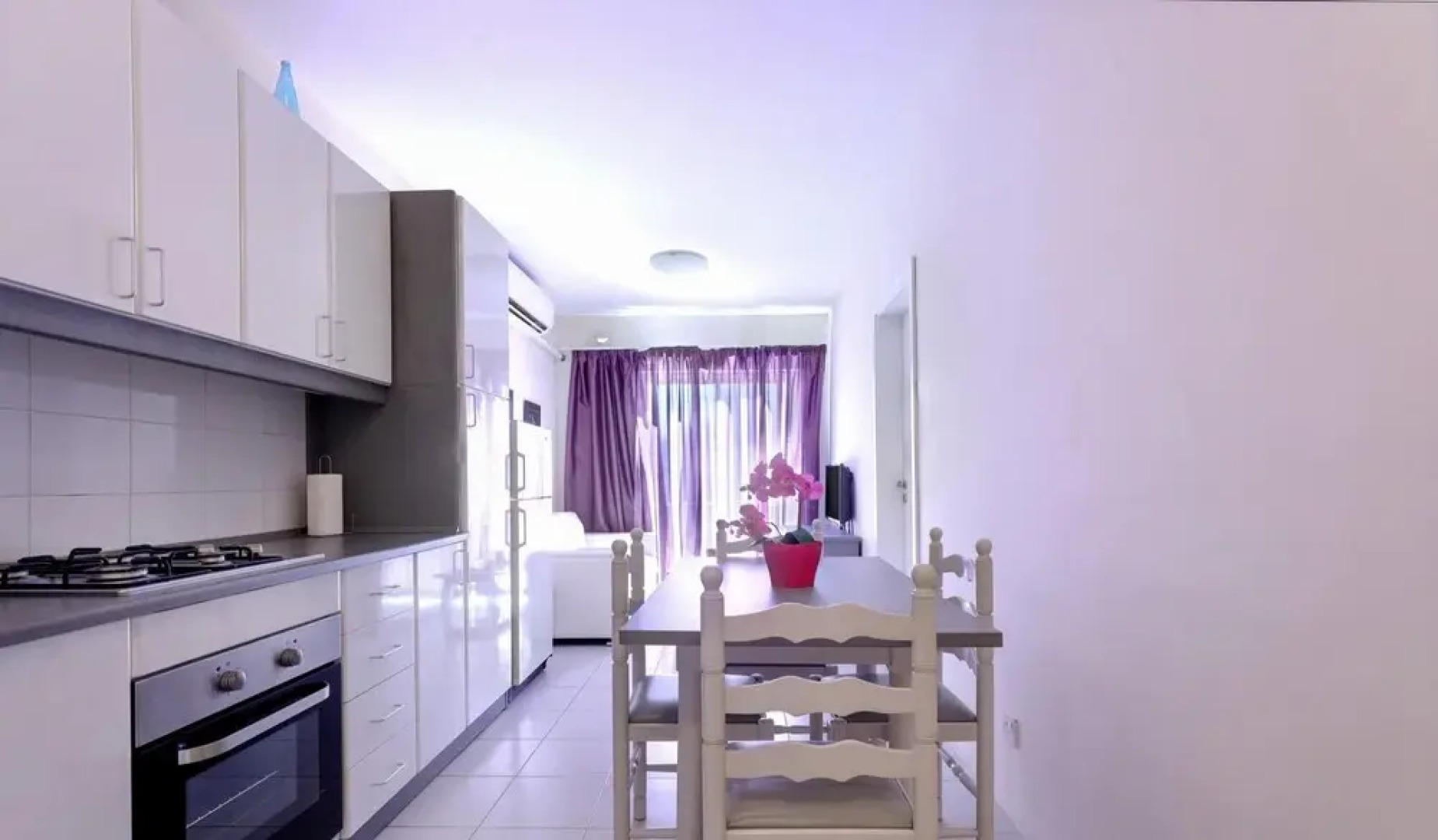 Seaside 2 Bedroom Apt w Side Sea Views - New