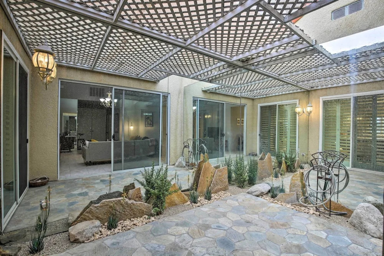 Rancho Mirage Condo w/ Mtn Views + Pool Access