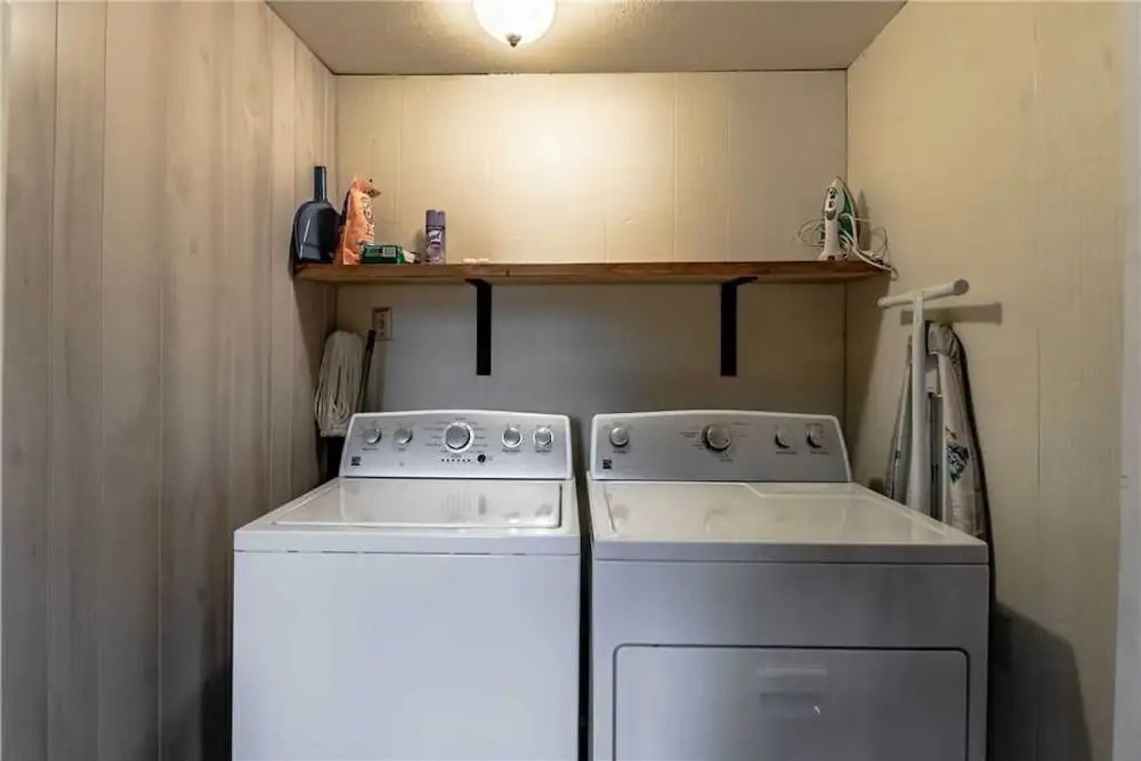 Wild Horse Retreat - Two Bedroom Cabin with Hot Tub