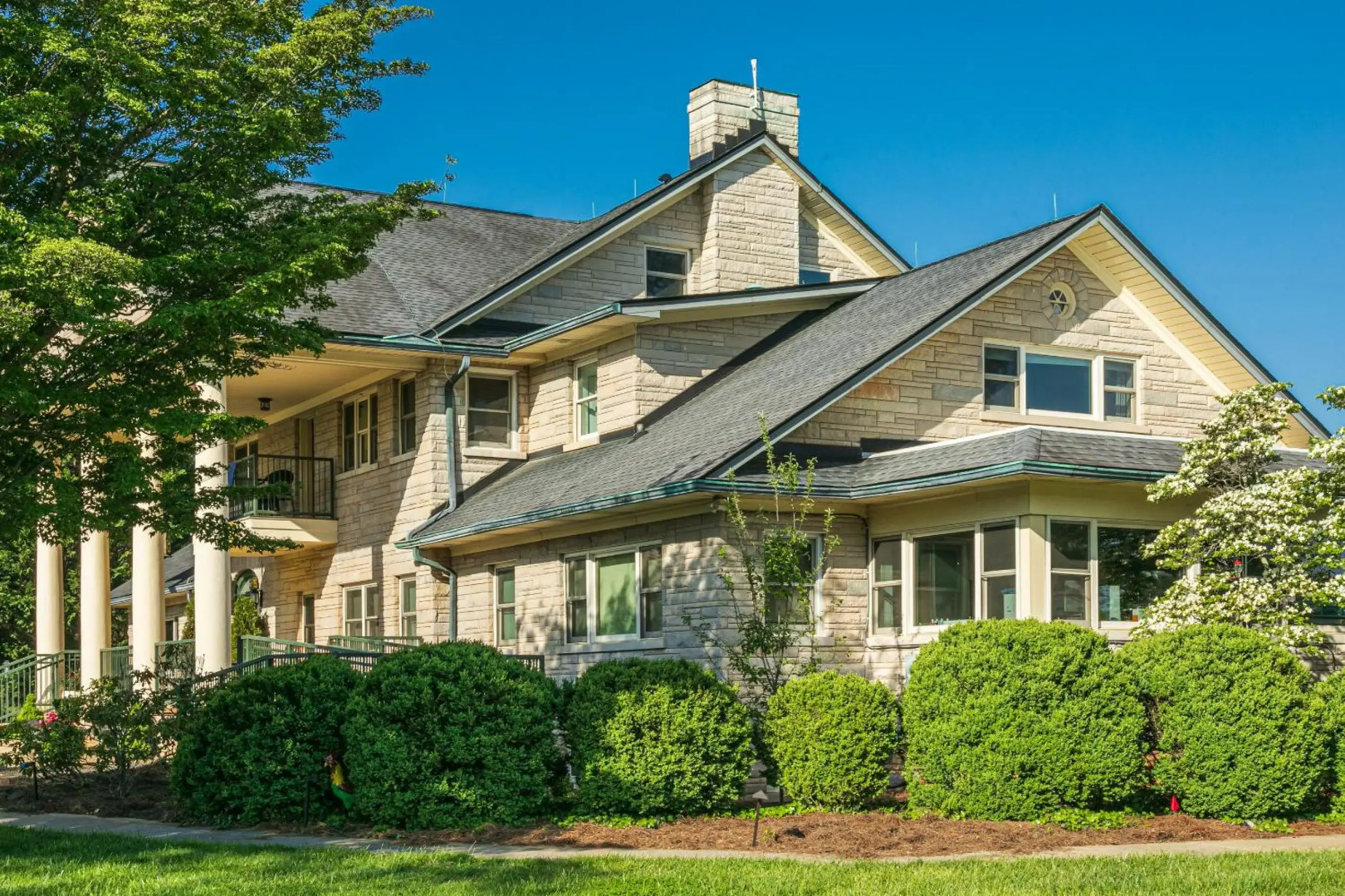 SKYLARANNA Resort & Spa