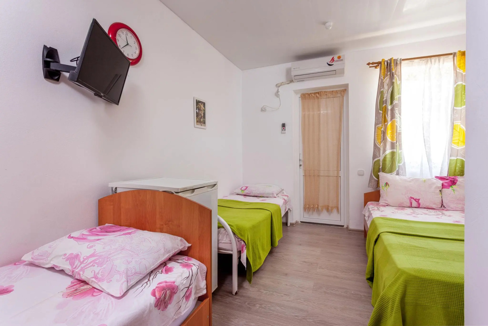 Азов Холидей