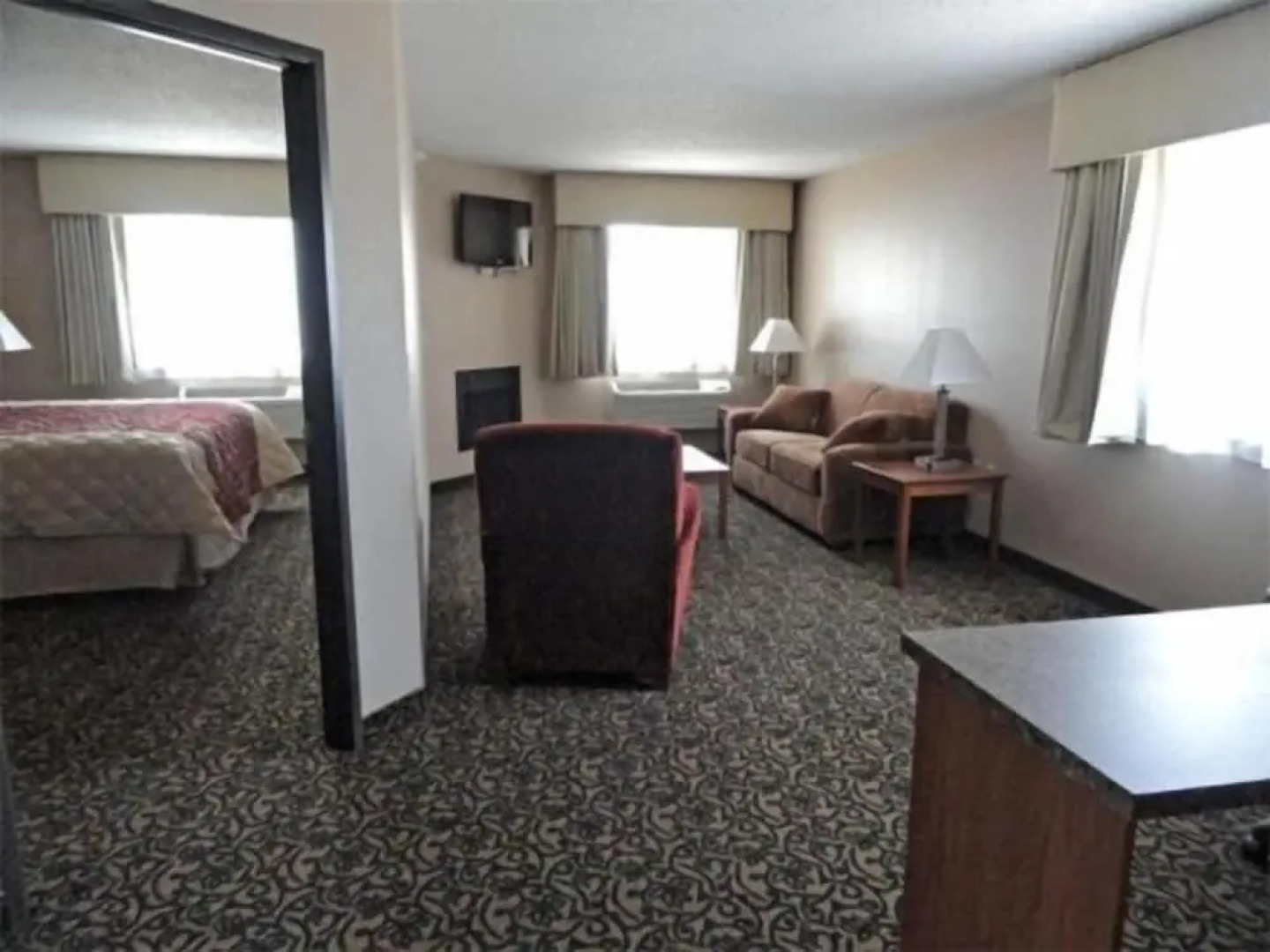 Canby Inn And Suites