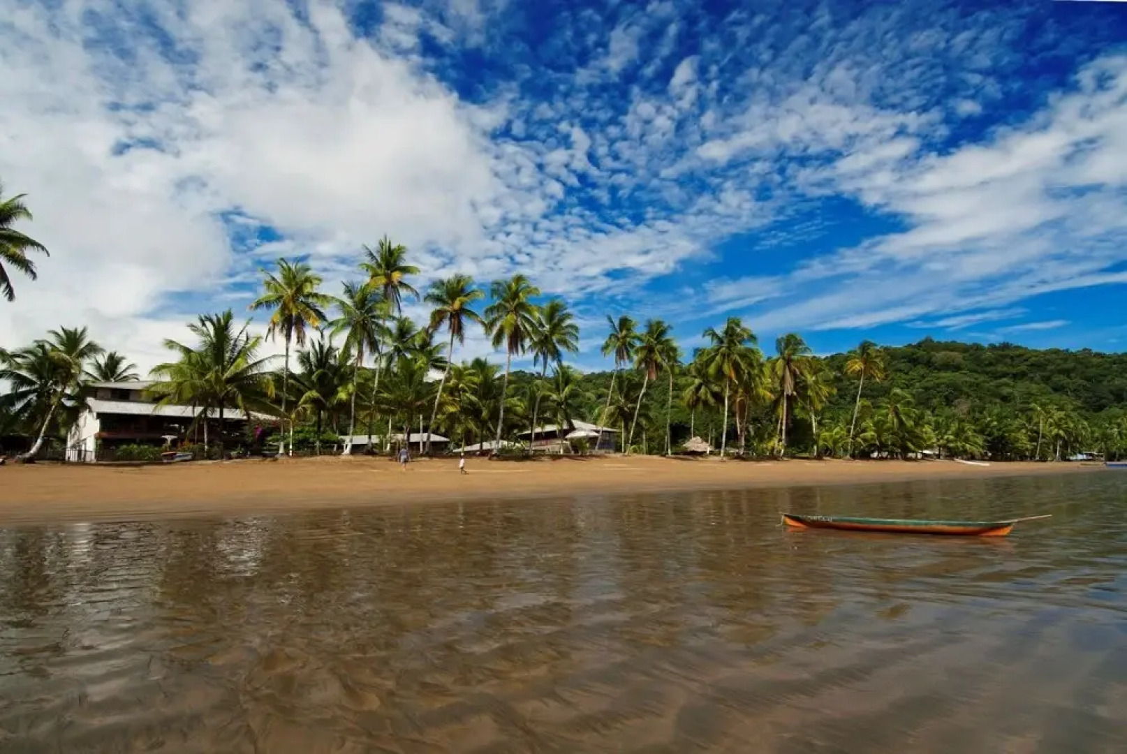 Playa de Oro Lodge