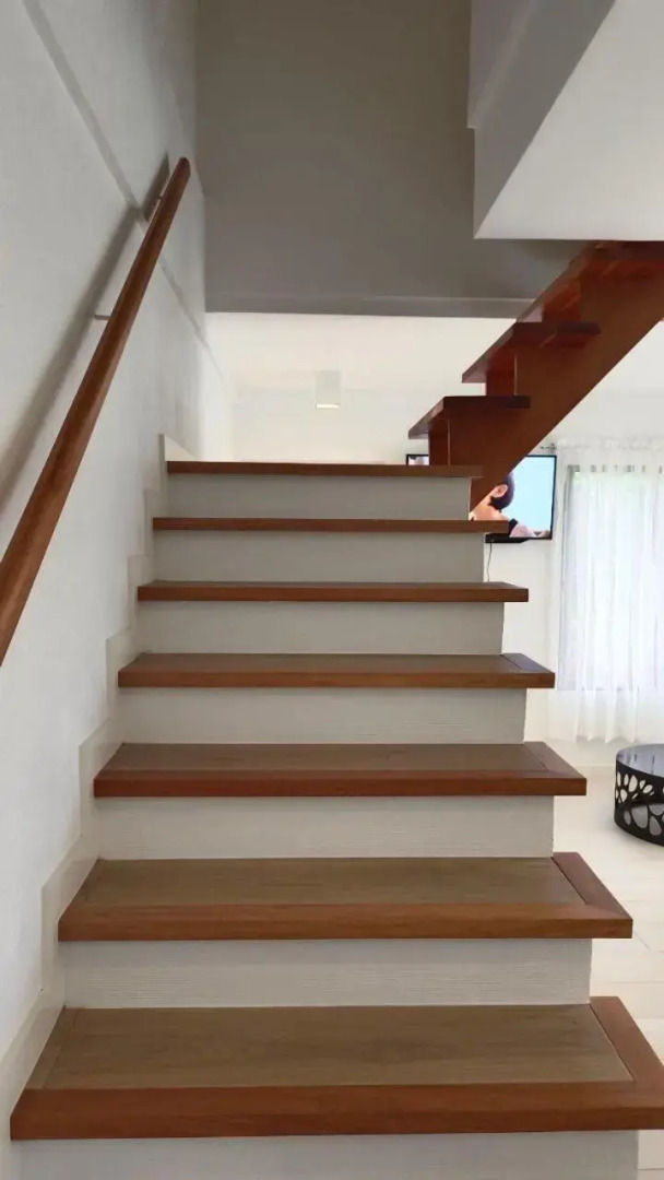 40' TV Karen' House Tagaytay