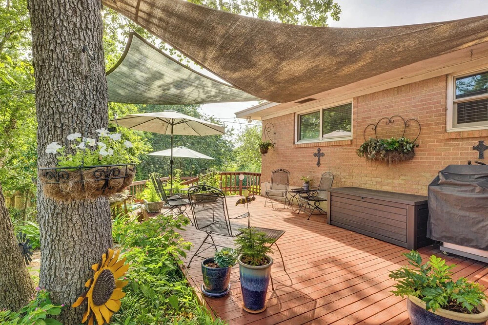 Lovely Bryan Home w/ Deck - 4 Mi to Kyle Field!