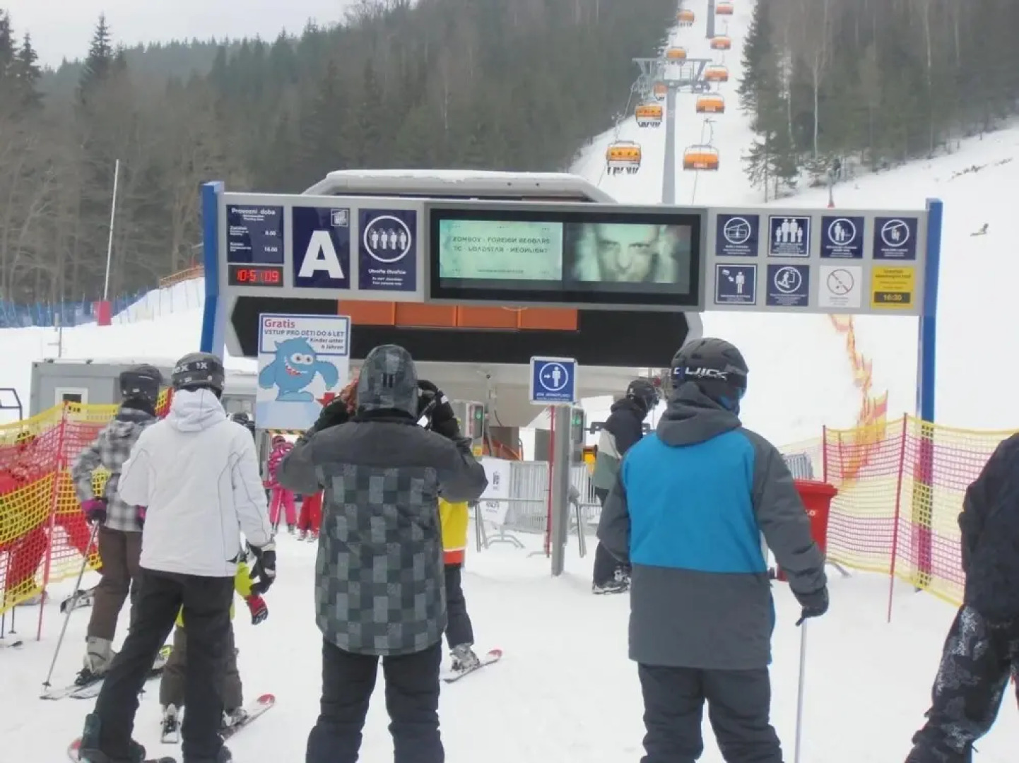 Apartment J Chymov 3