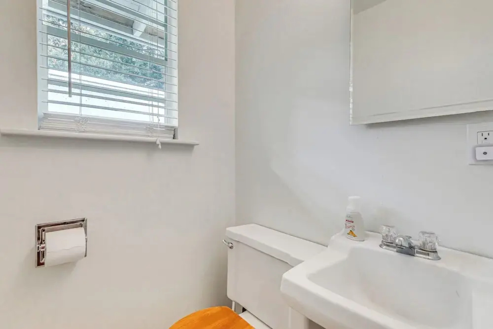 Charming Fairhope Home ~ 2 Mi to North Beach Park!