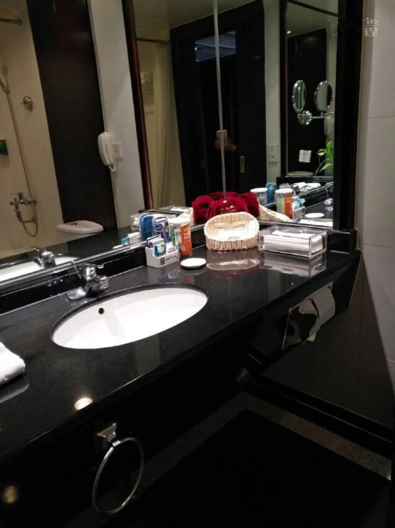 Poly Plaza Hotel