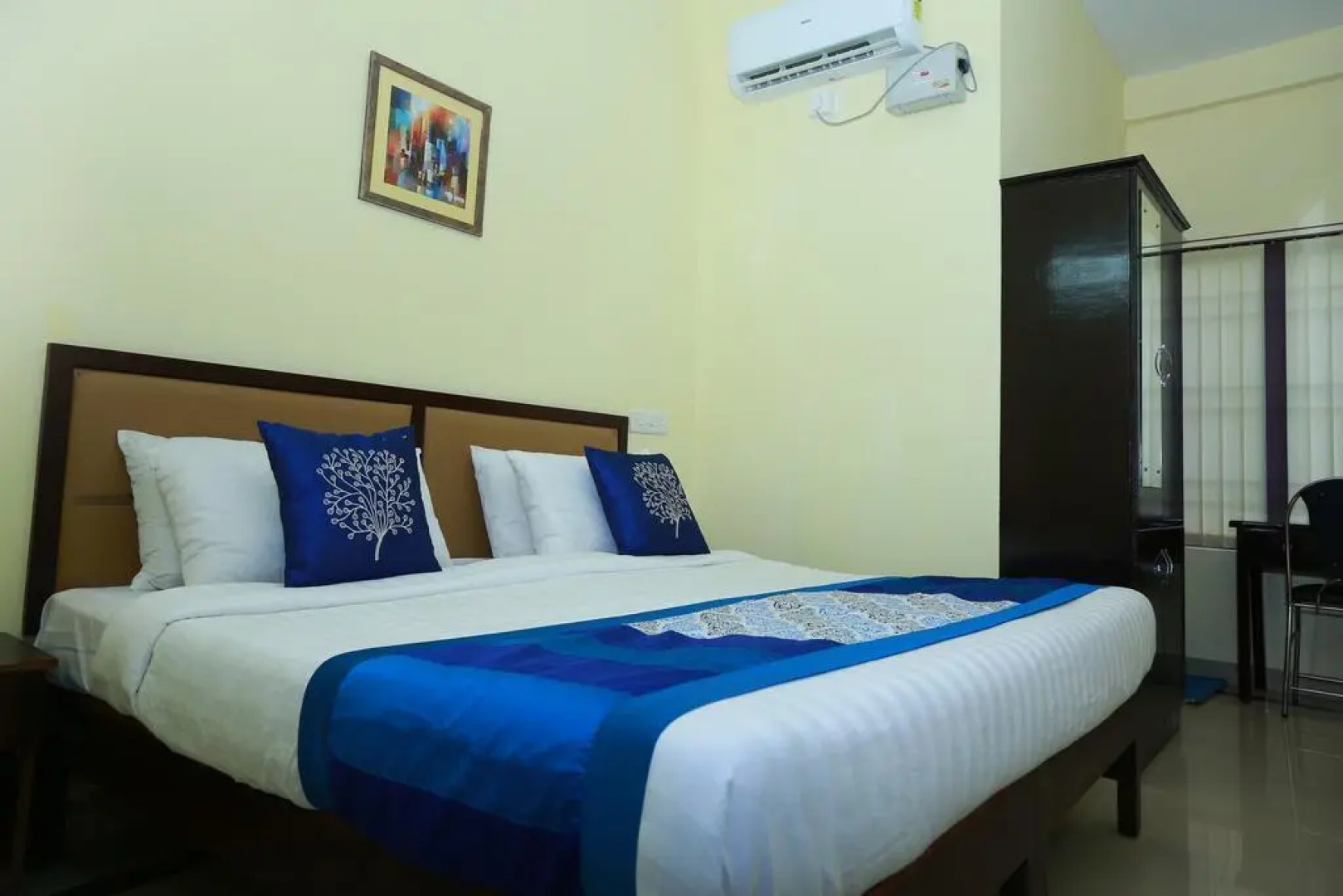 OYO 8273 Diamond Inn