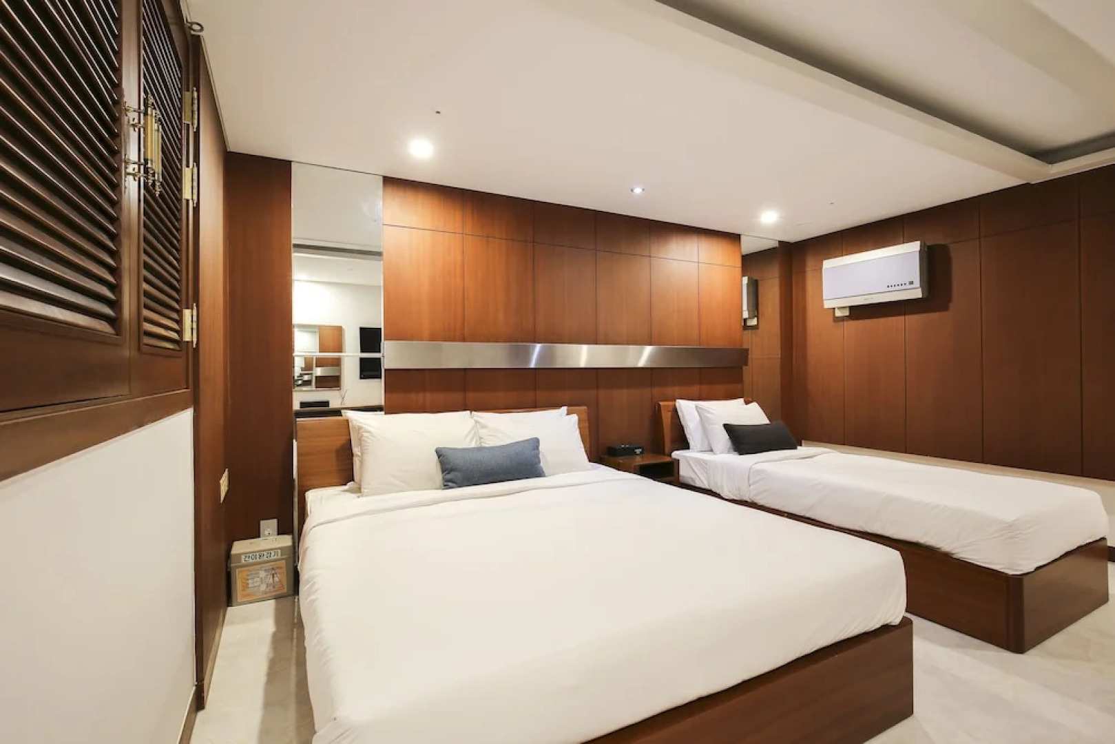 Themepark Tourist Hotel