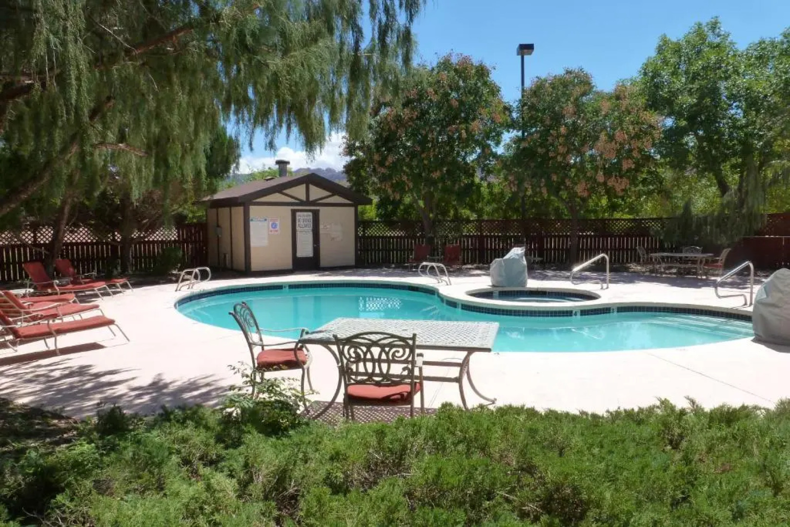 Slackline Moab, Outset Collection by Hilton