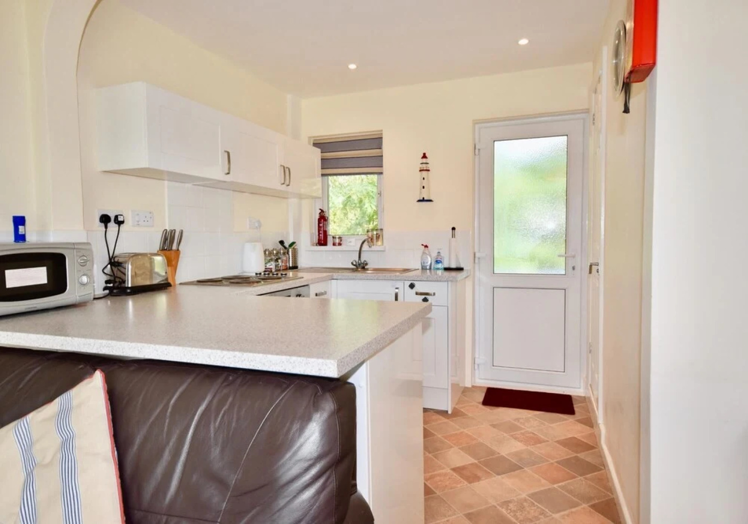 Seashells Dog Friendly Seaview Beach Chalet Sleeps 4 Beach Opposite