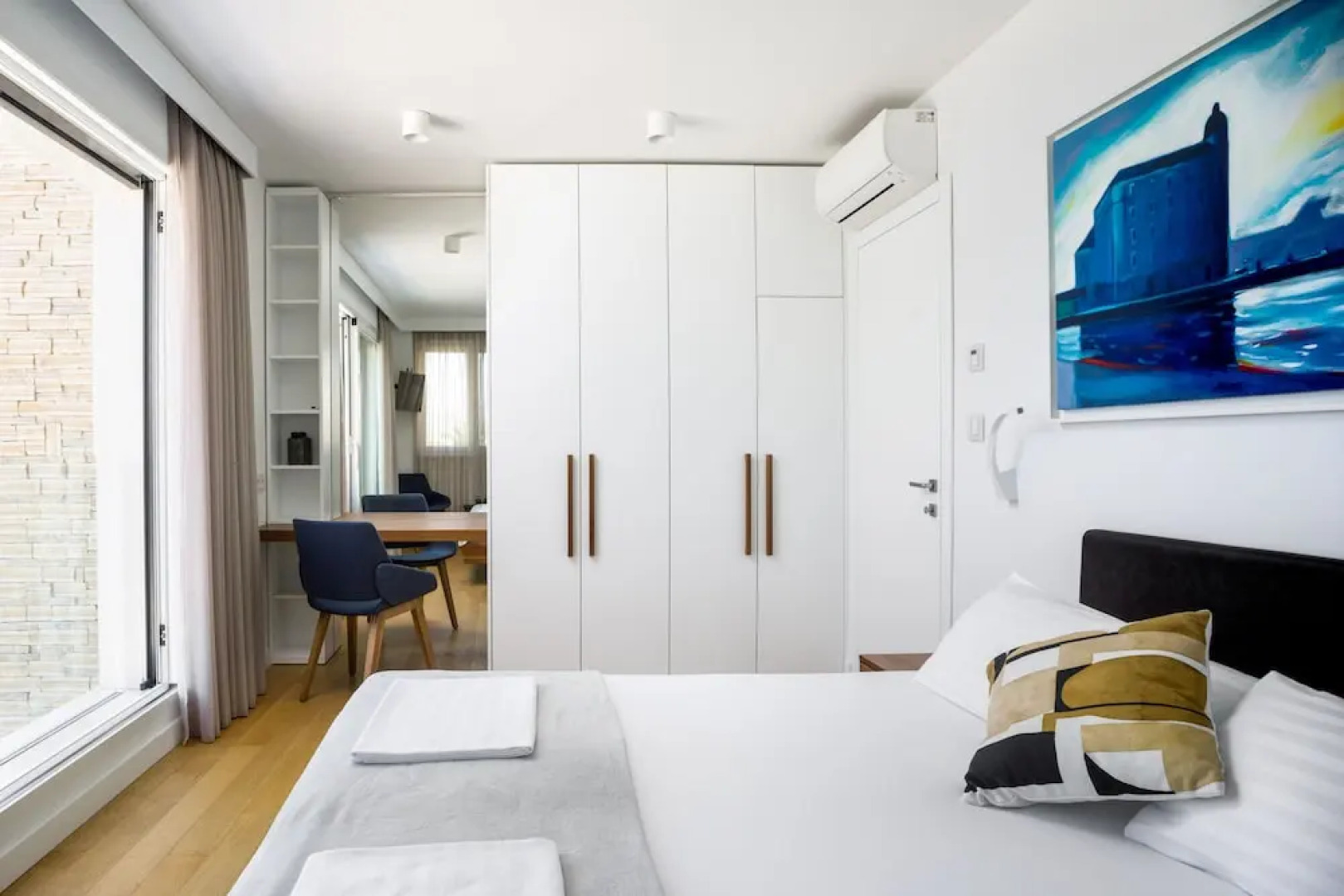 Acadia Beach Villas & Apartments, Slatine