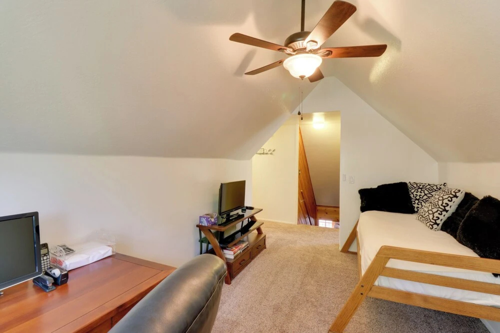 A-frame Pinetop Cabin < 6 Mi to Rainbow Lake!