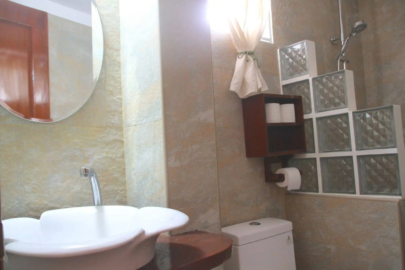 Wind Riders Inn & Cafe