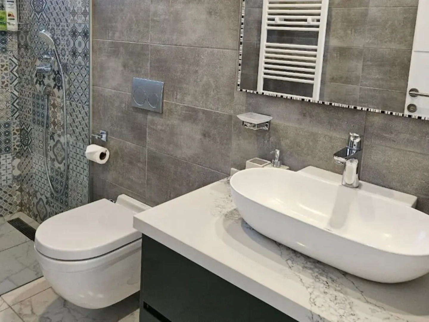 Serene Three-bedroom Retreat in Unforgettable Setting