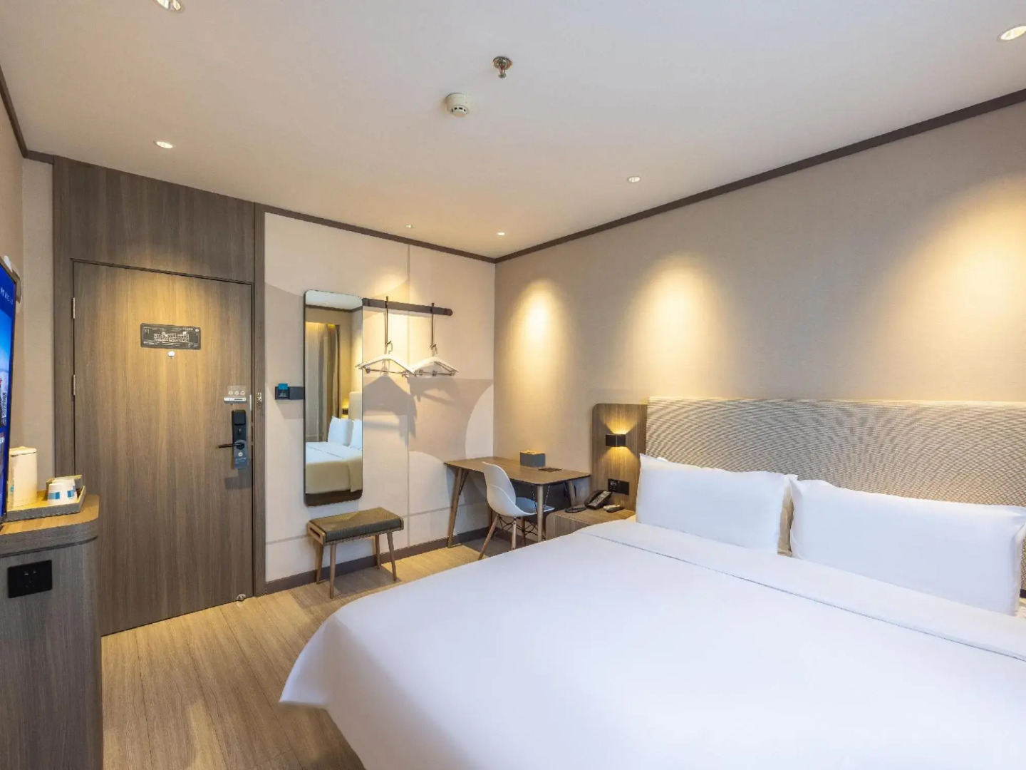 Hanting Hotel Jiuquan Changxing Electrical Equipment Market