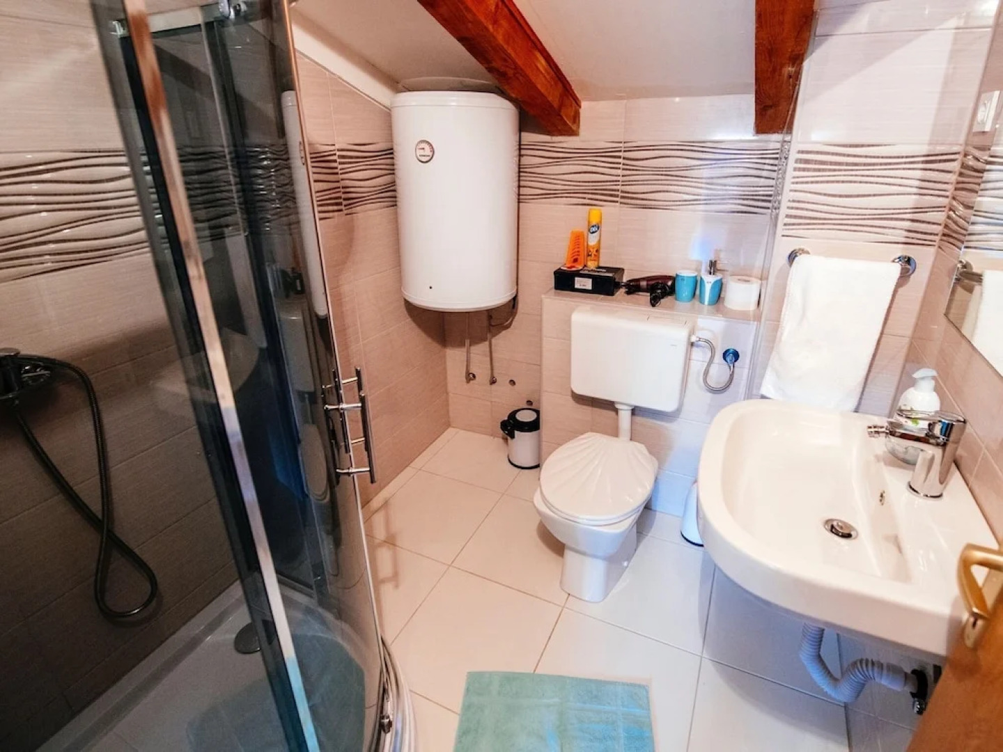 Lovely Holiday Home With Private Pool, Home Gym, Traditional Tavern, Stone BBQ