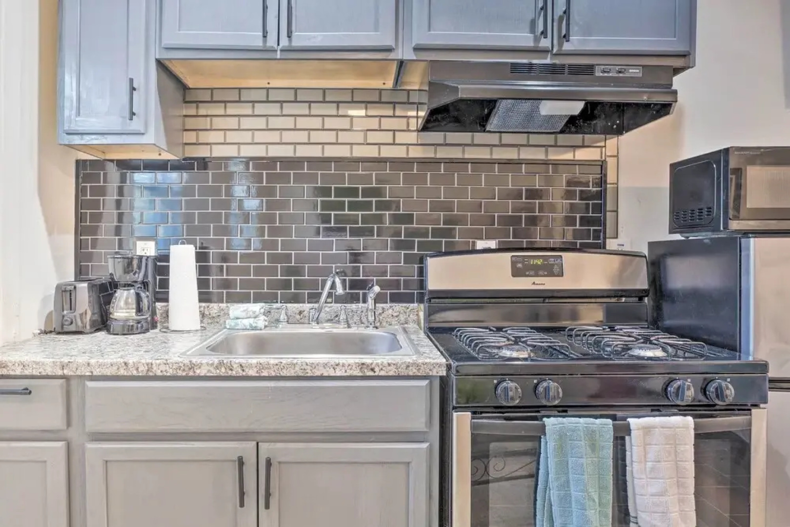 Updated Lithonia Cottage ~ 7 Mi to Stone Mtn!