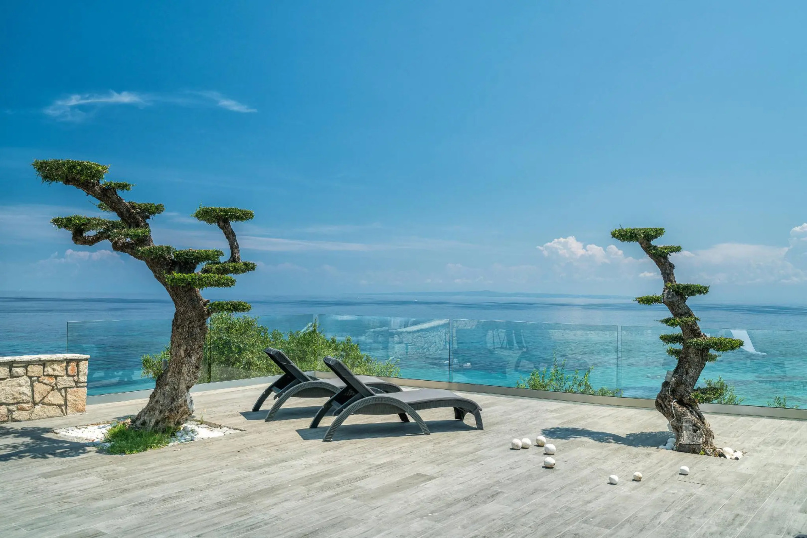 Kymothoe Elite Suites