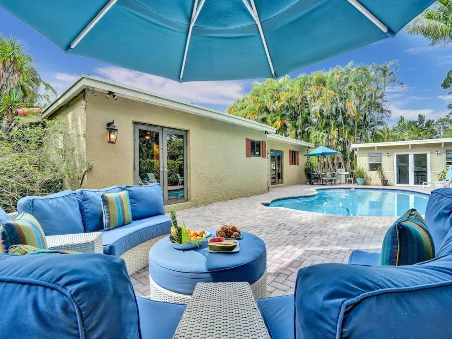 Vidal Manor 4BR Oasis w Pool Cabana- Wilton Dr