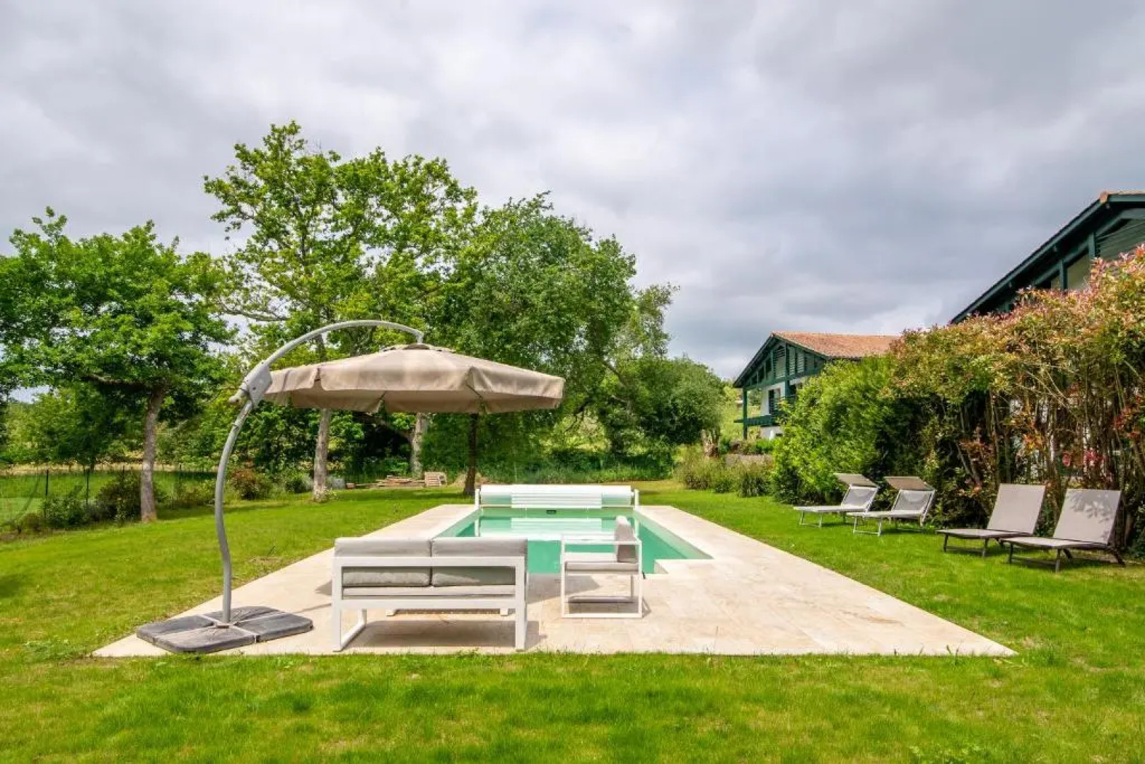 Biarritz 64 Road House