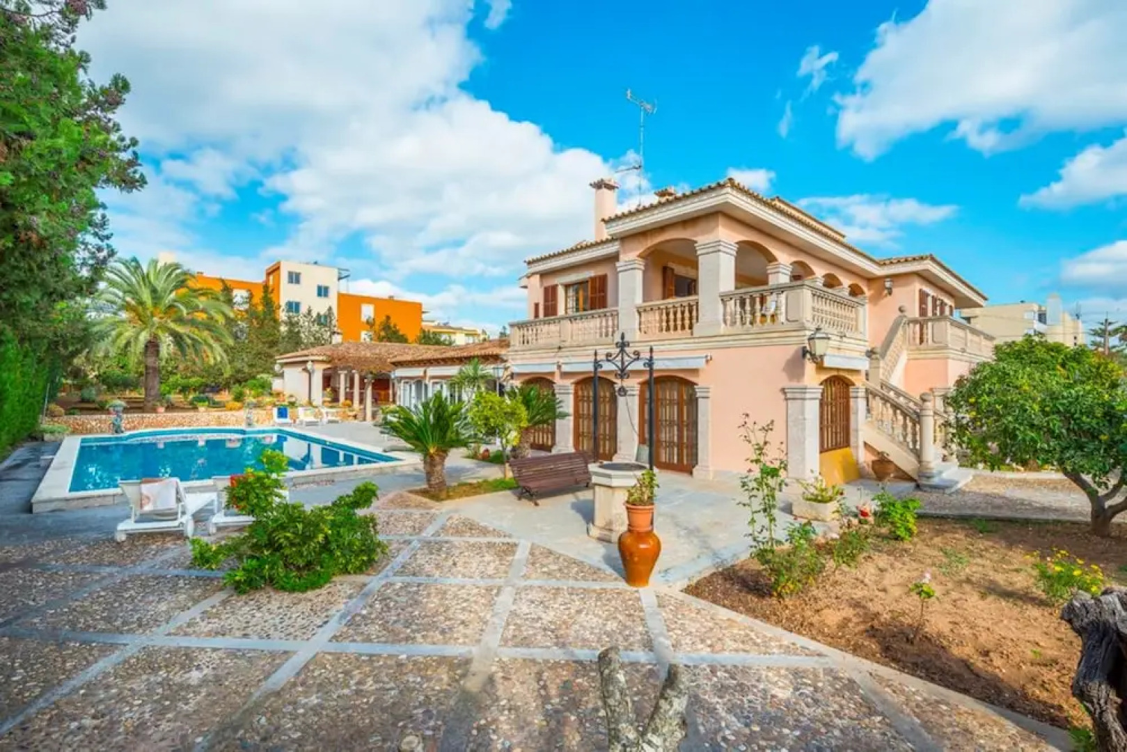 Can Pou (Pou De Sa Caleta)