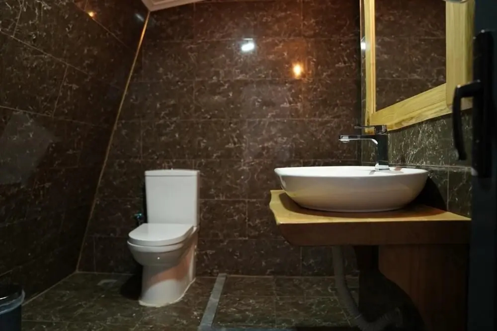 Astroi̇a Otel & Bi̇li̇m Kampi