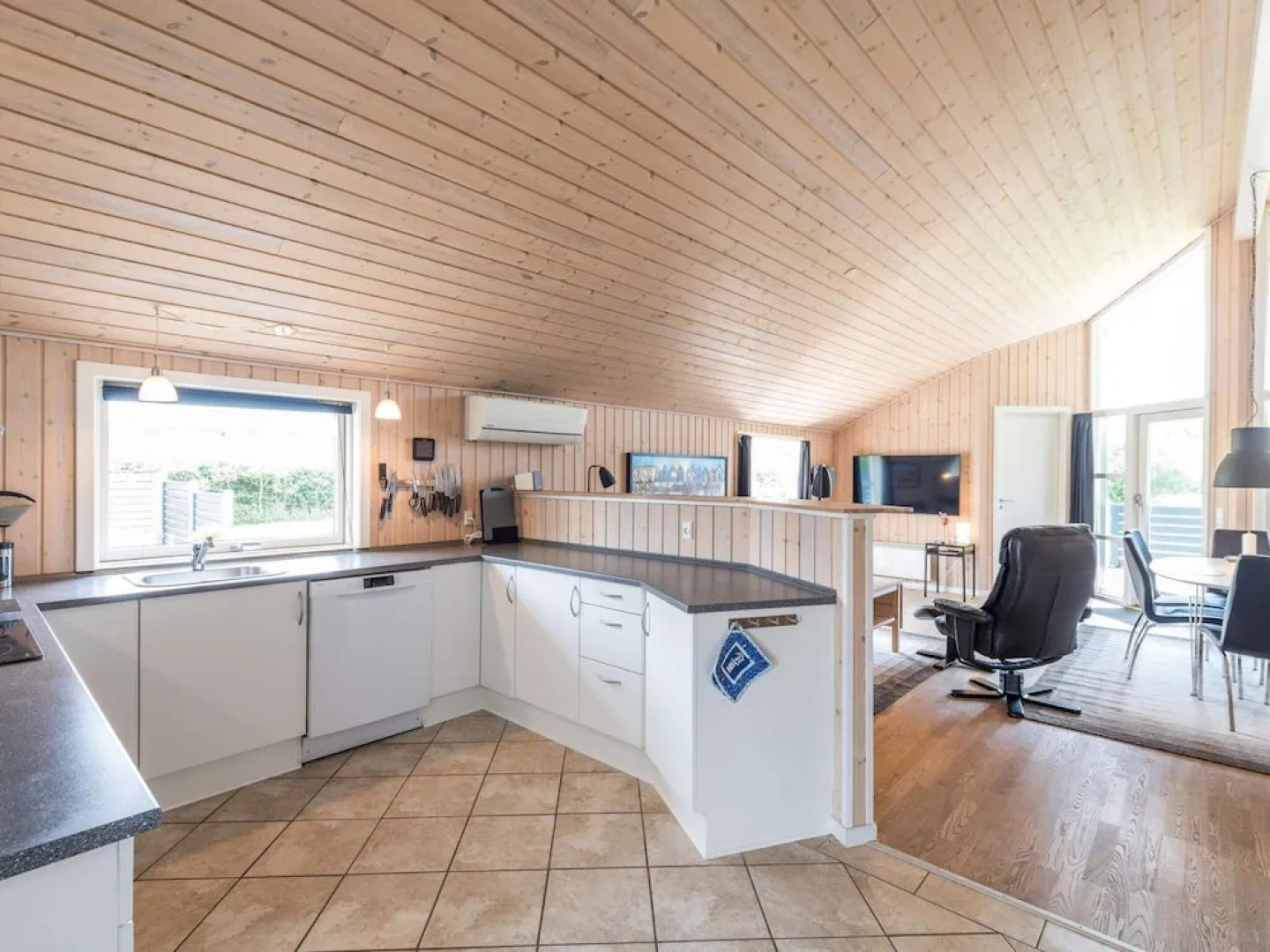 6 Person Holiday Home in Hemmet