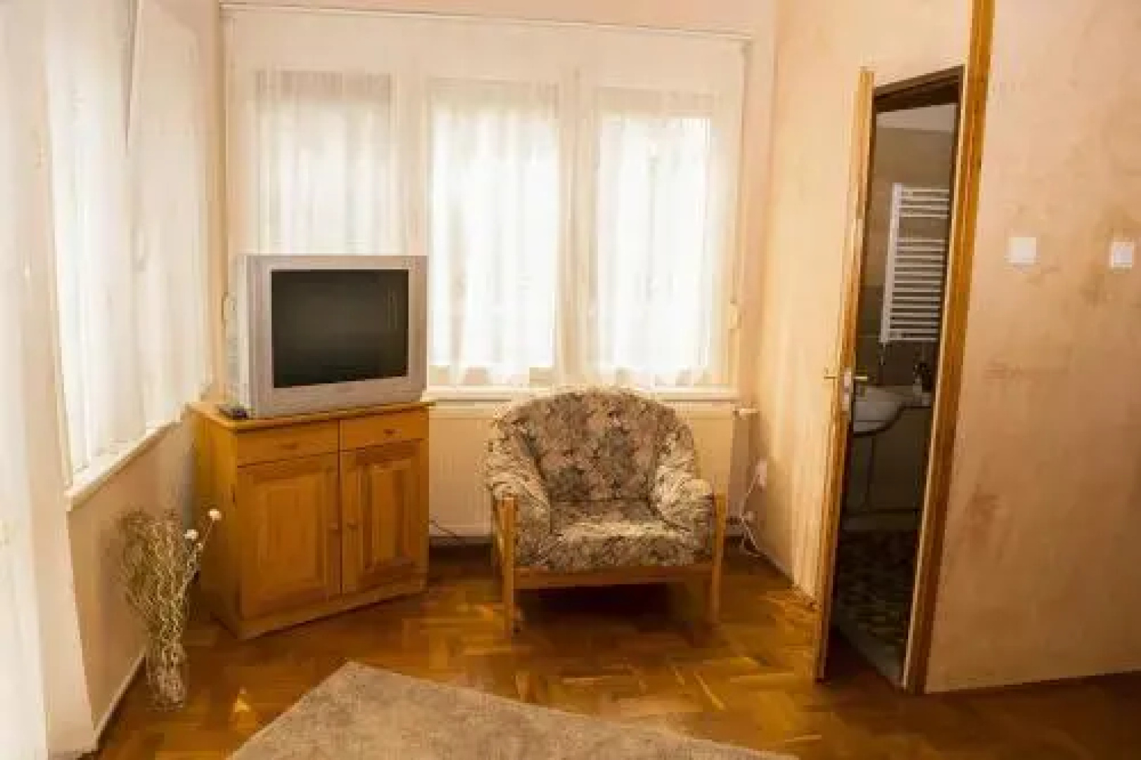 TOLNA VENDéGHáZ