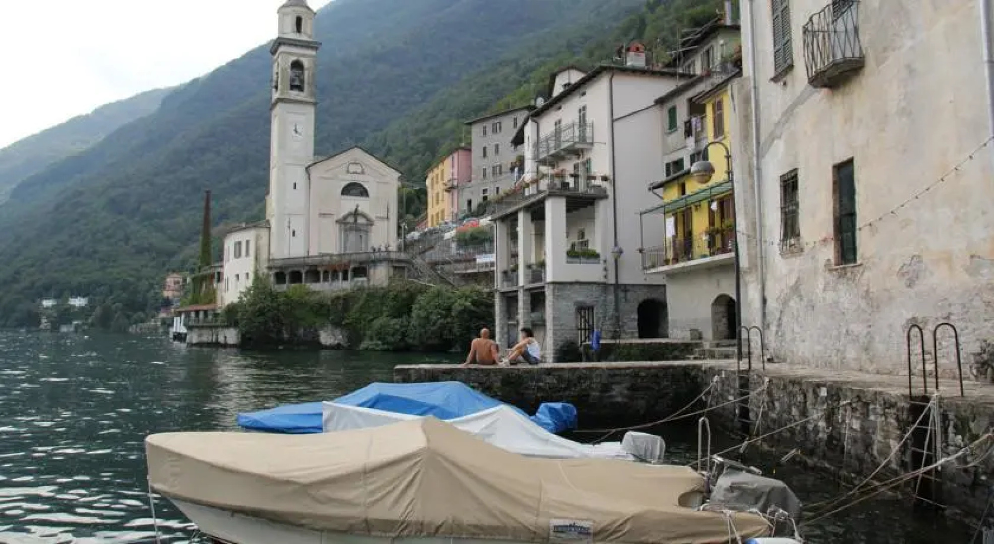 Terrace directly on Lake Como