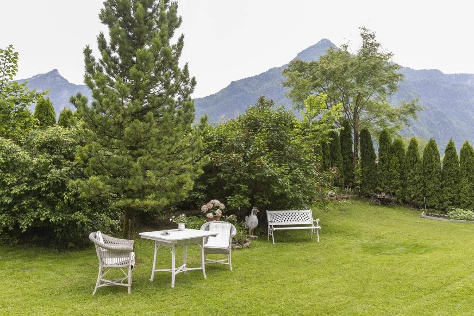 Holidaysun, Chalet Foresthouse, Detached Villa, 1000 qm garden, mountainview, whirlpool, BBQ&bikes&sunbeds for free